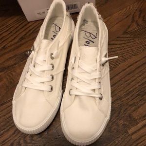 Blowfish white canvas sneakers.  Brand new